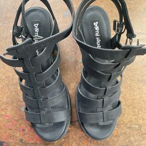 Dirty laundry platform sandals